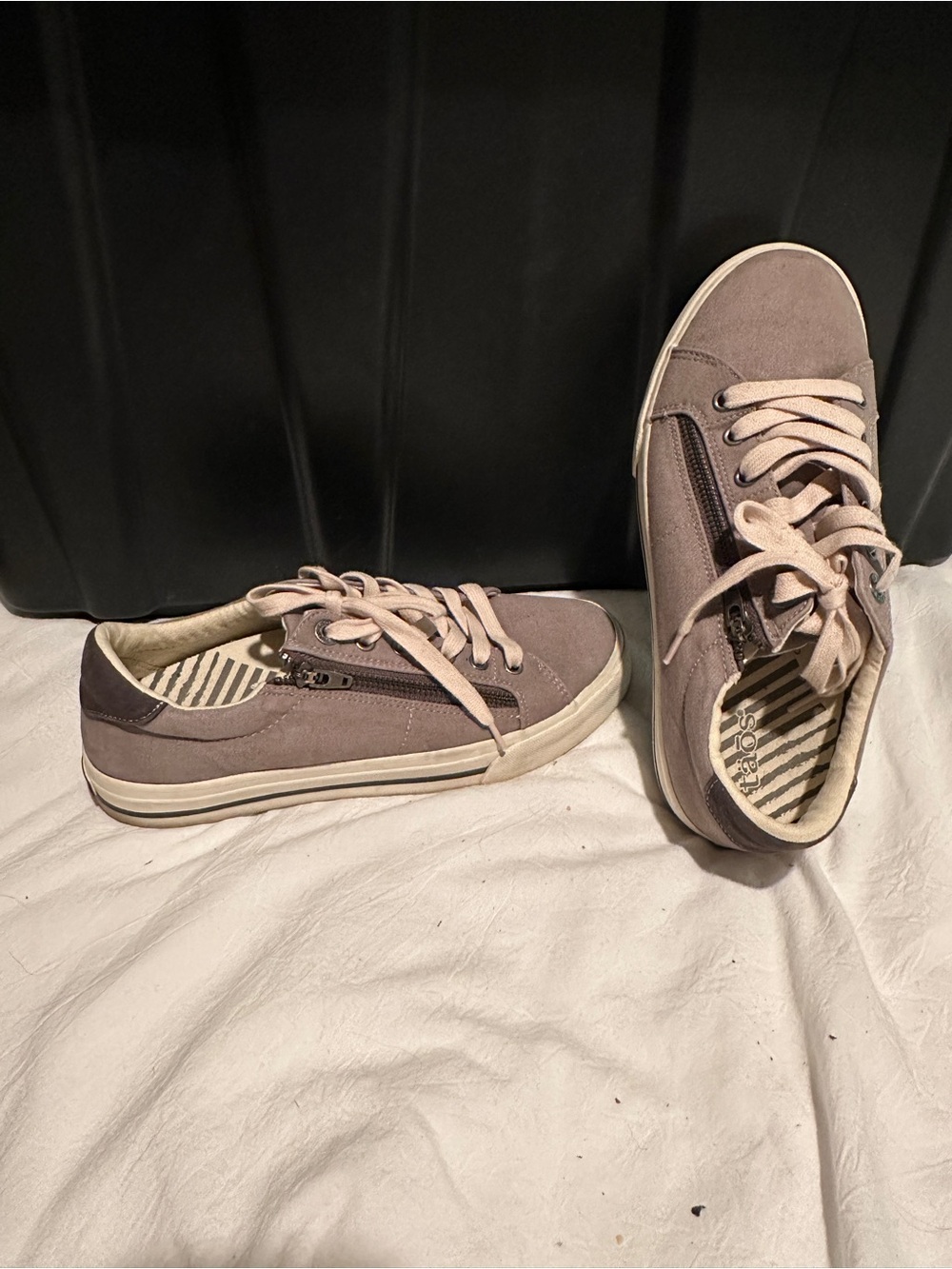 Taos Footwear Z-Soul-Gray/Graphite Sneakers: Tan/Gray Cream Accents 9 WIDE